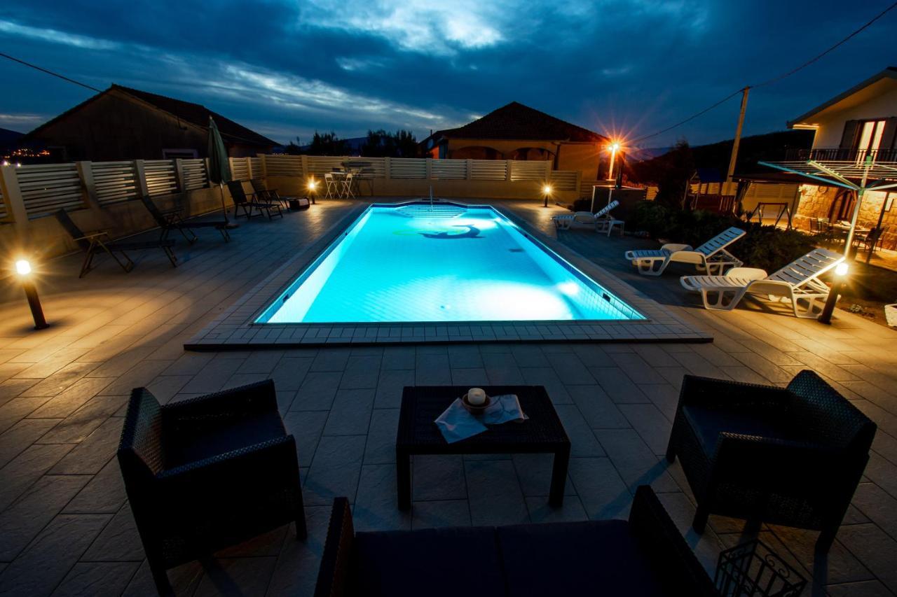 Spacious For 10 With A Big Private Pool Villa