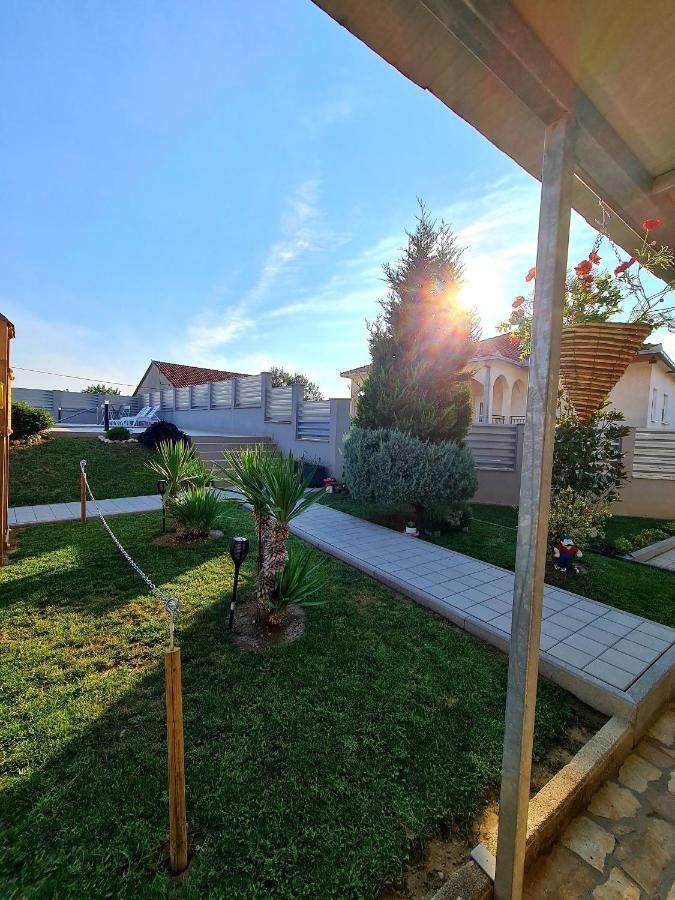 Spacious For 10 With A Big Private Pool