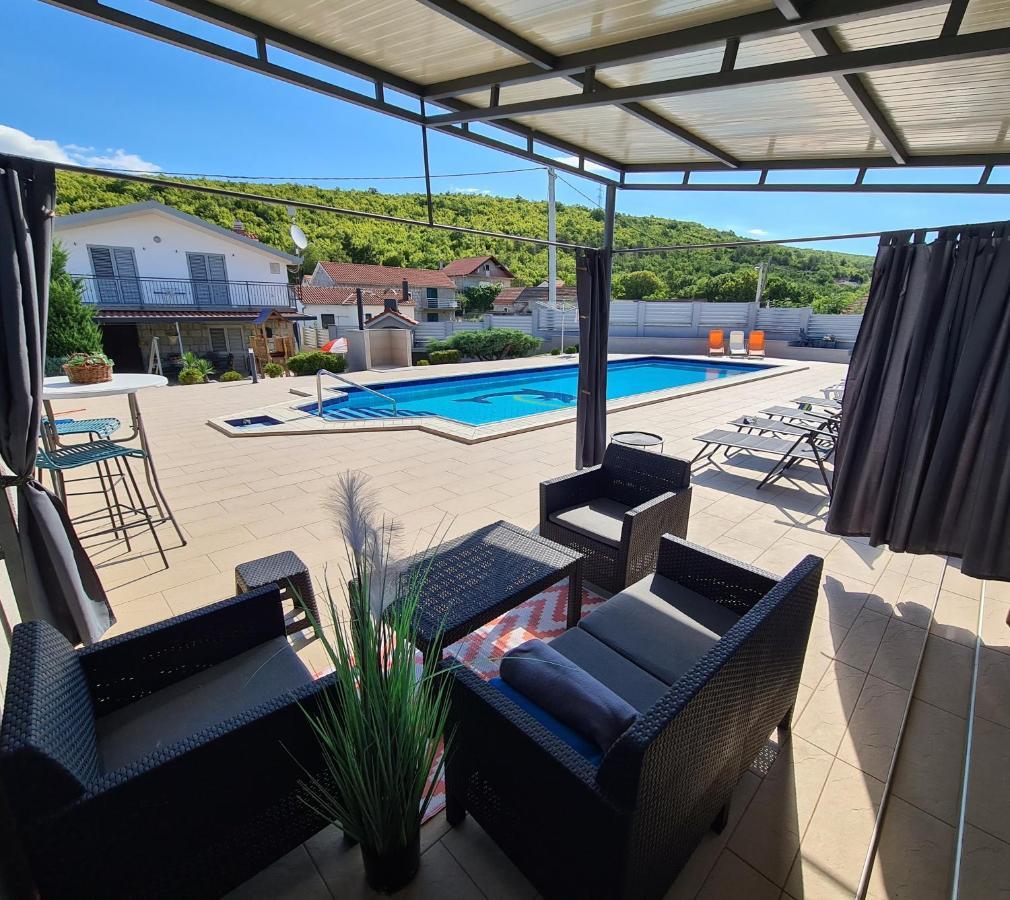 Spacious For 10 With A Big Private Pool * Trilj