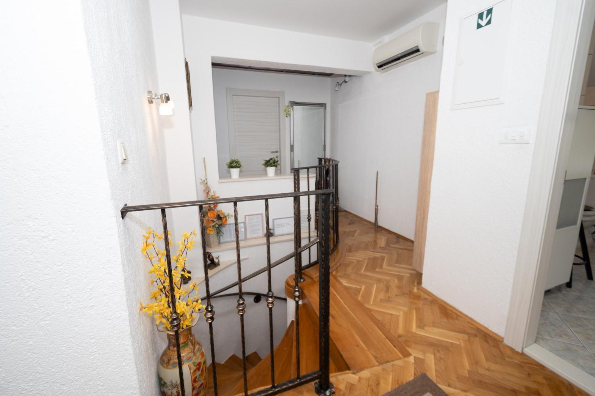 Spacious For 10 With A Big Private Pool Villa Trilj