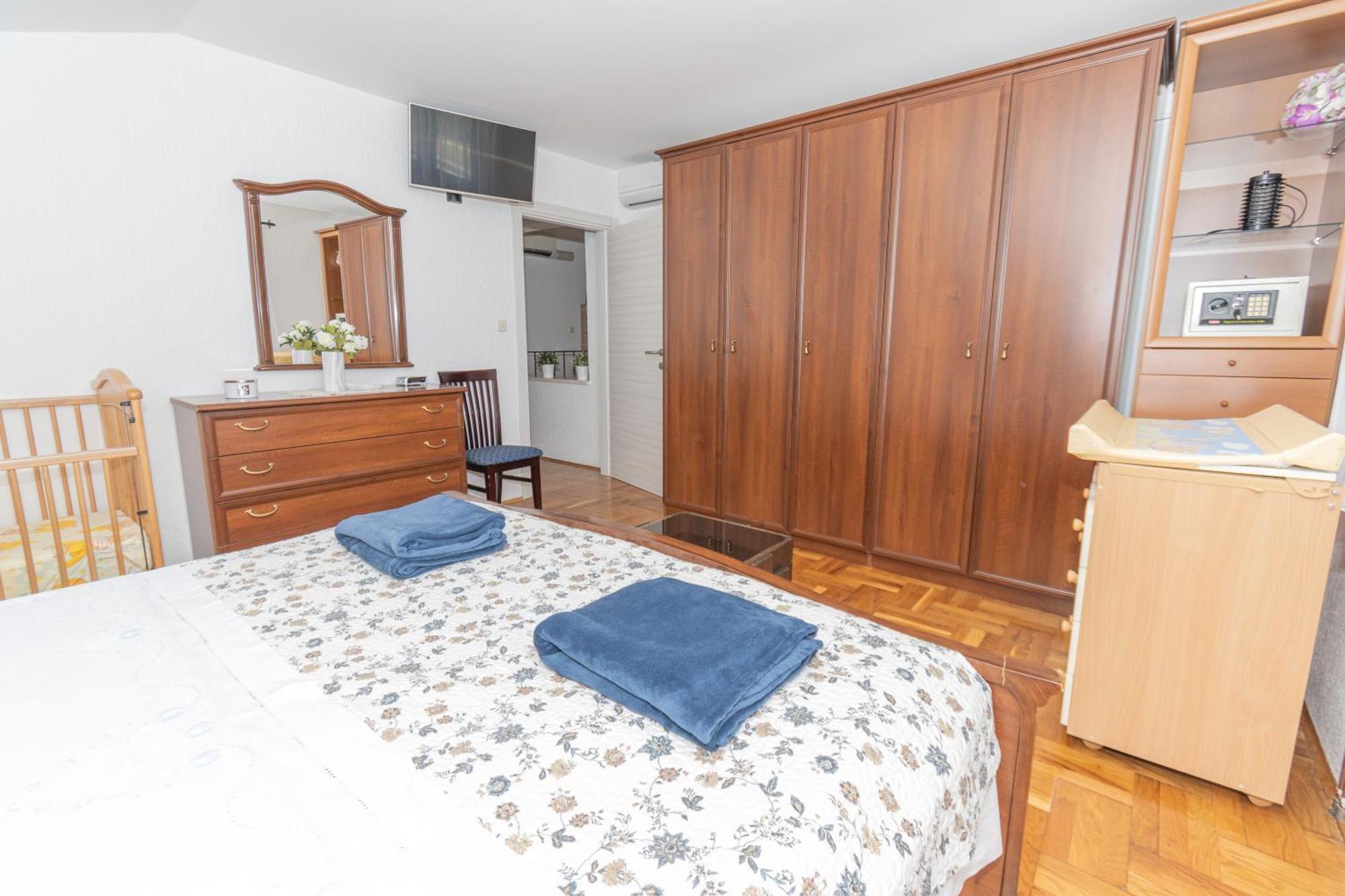 Spacious For 10 With A Big Private Pool * Trilj