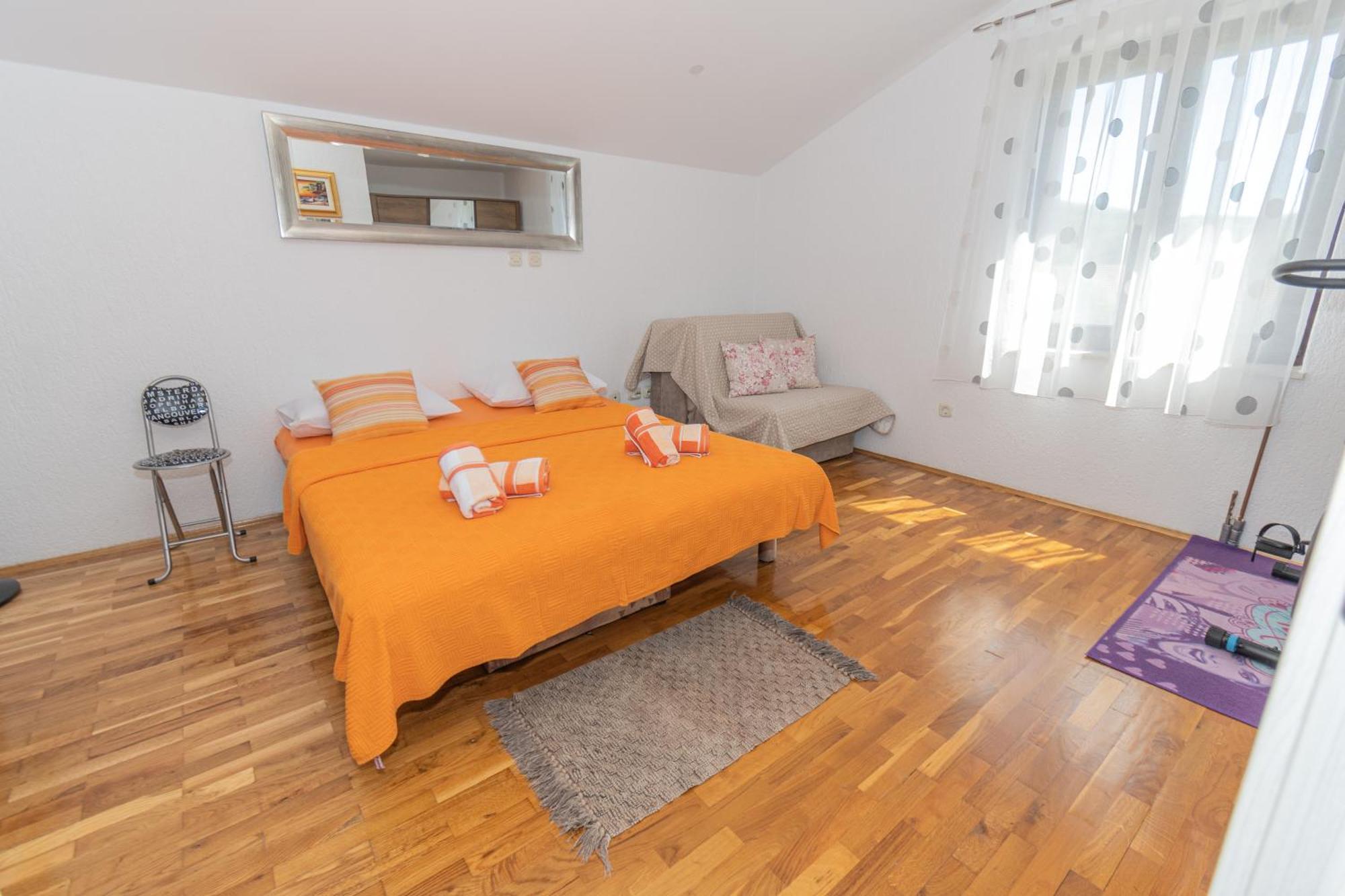 Spacious For 10 With A Big Private Pool Trilj