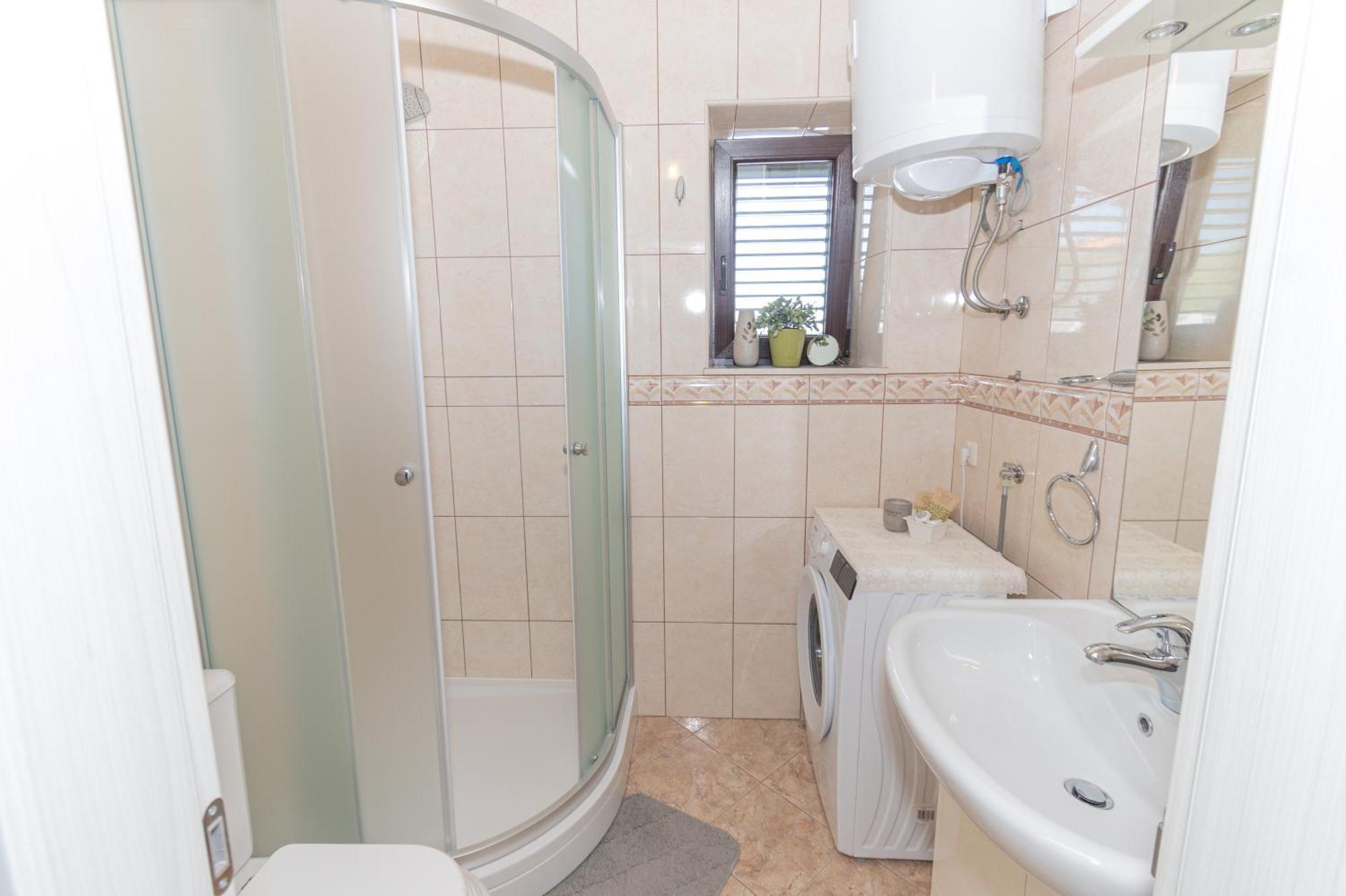 Spacious For 10 With A Big Private Pool