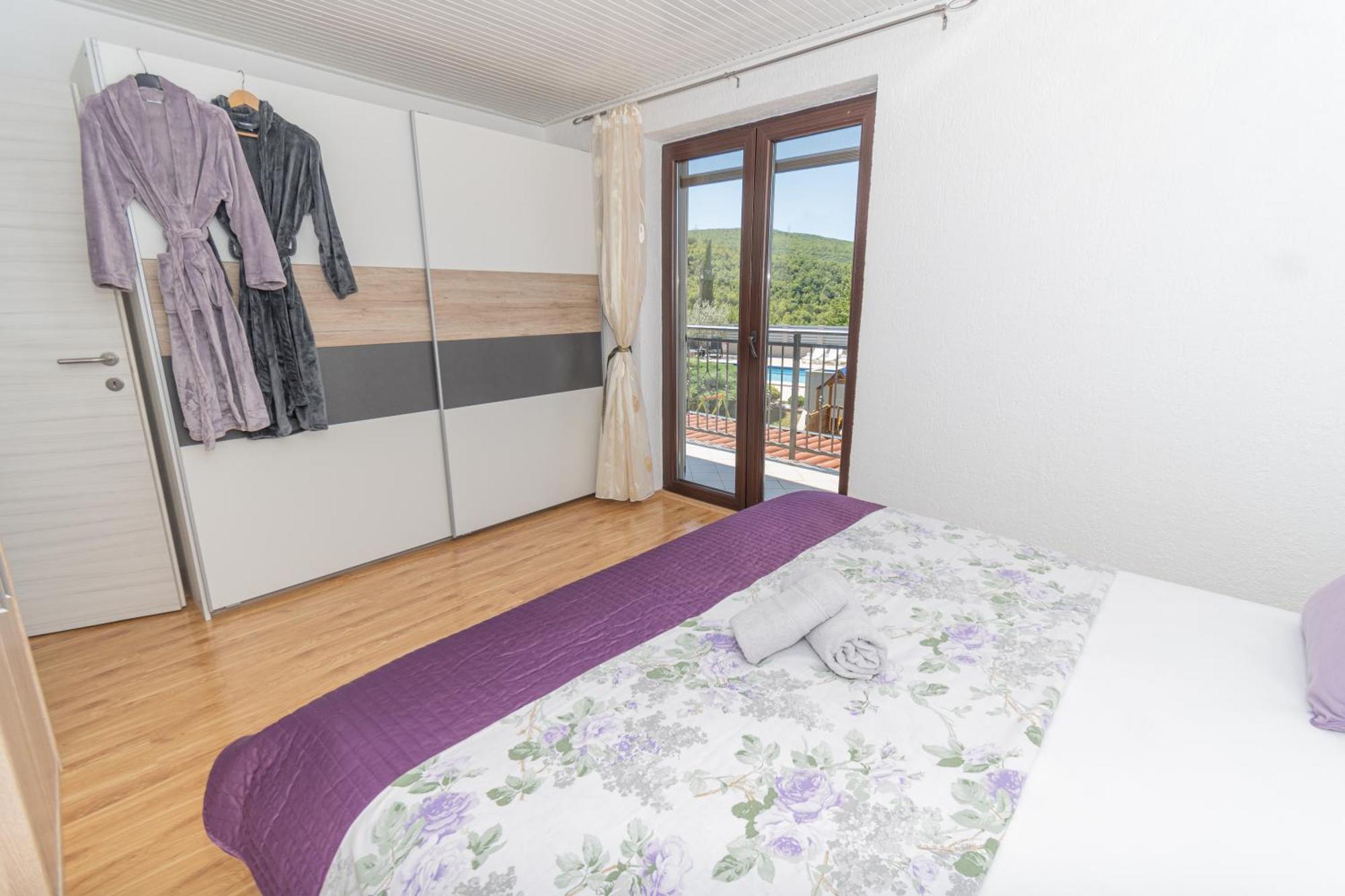 Villa Spacious For 10 With A Big Private Pool Trilj