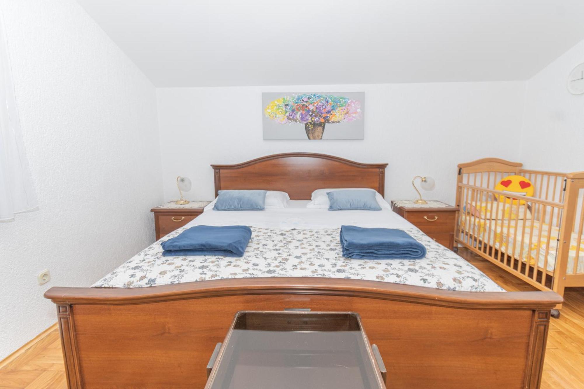 Spacious For 10 With A Big Private Pool