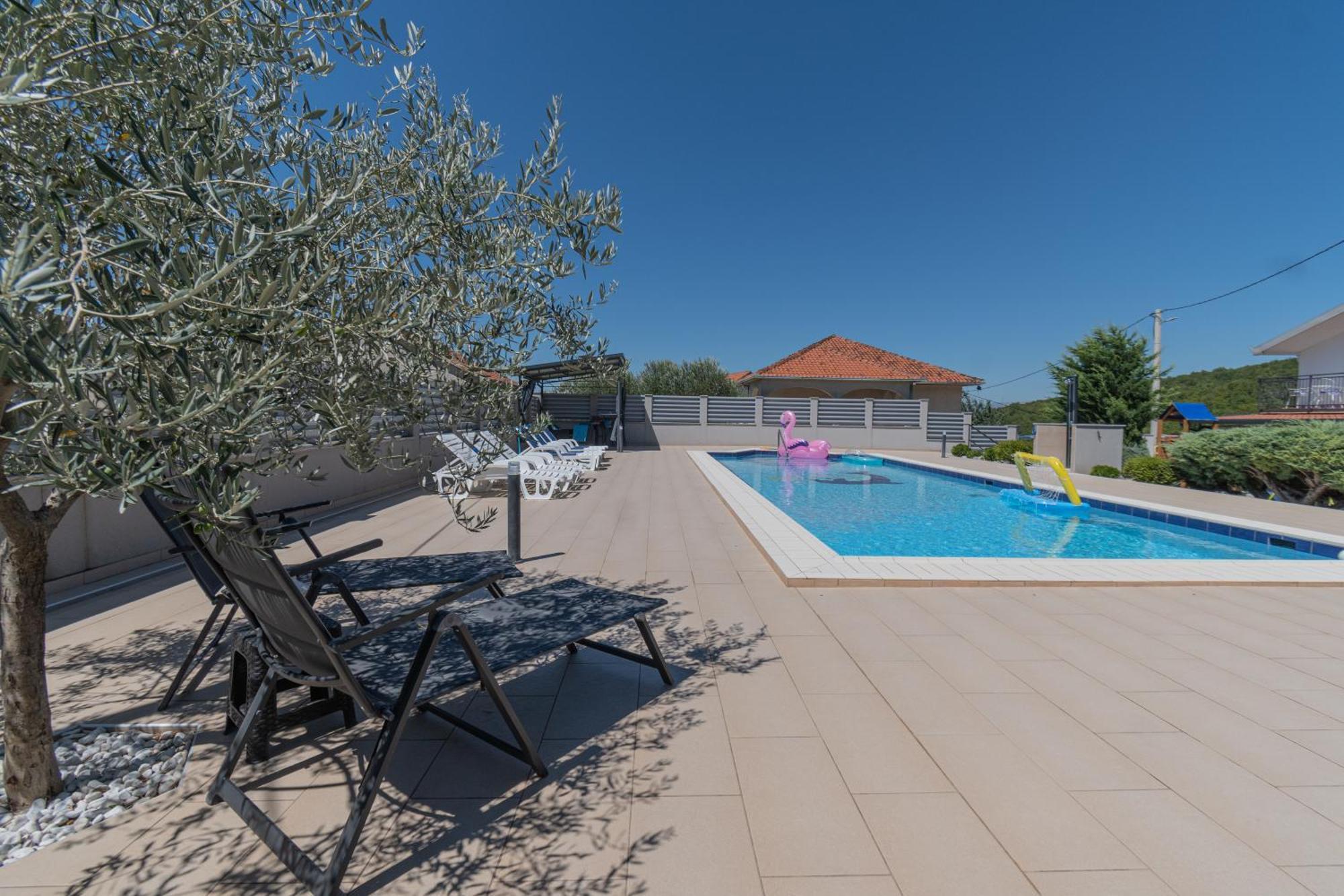 Spacious For 10 With A Big Private Pool Villa *