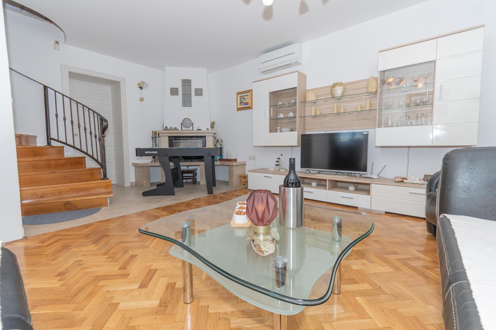 Villa Spacious For 10 With A Big Private Pool Trilj