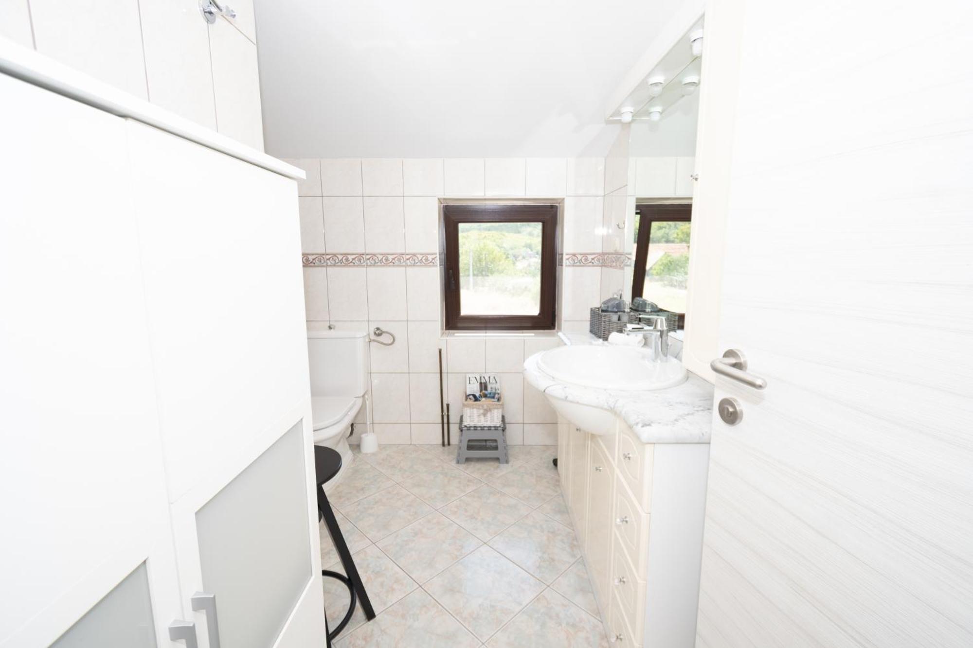 Spacious For 10 With A Big Private Pool * Trilj