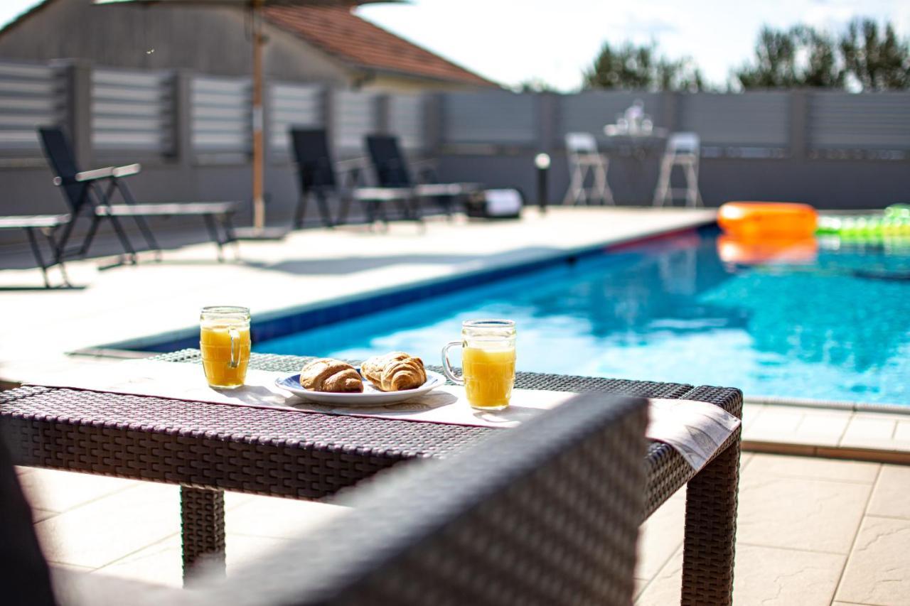 Spacious For 10 With A Big Private Pool * Trilj