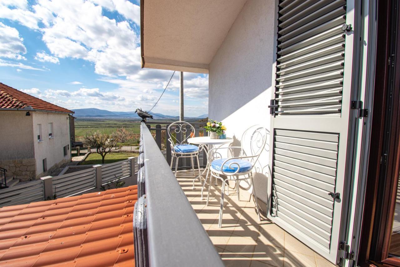 Spacious For 10 With A Big Private Pool Trilj