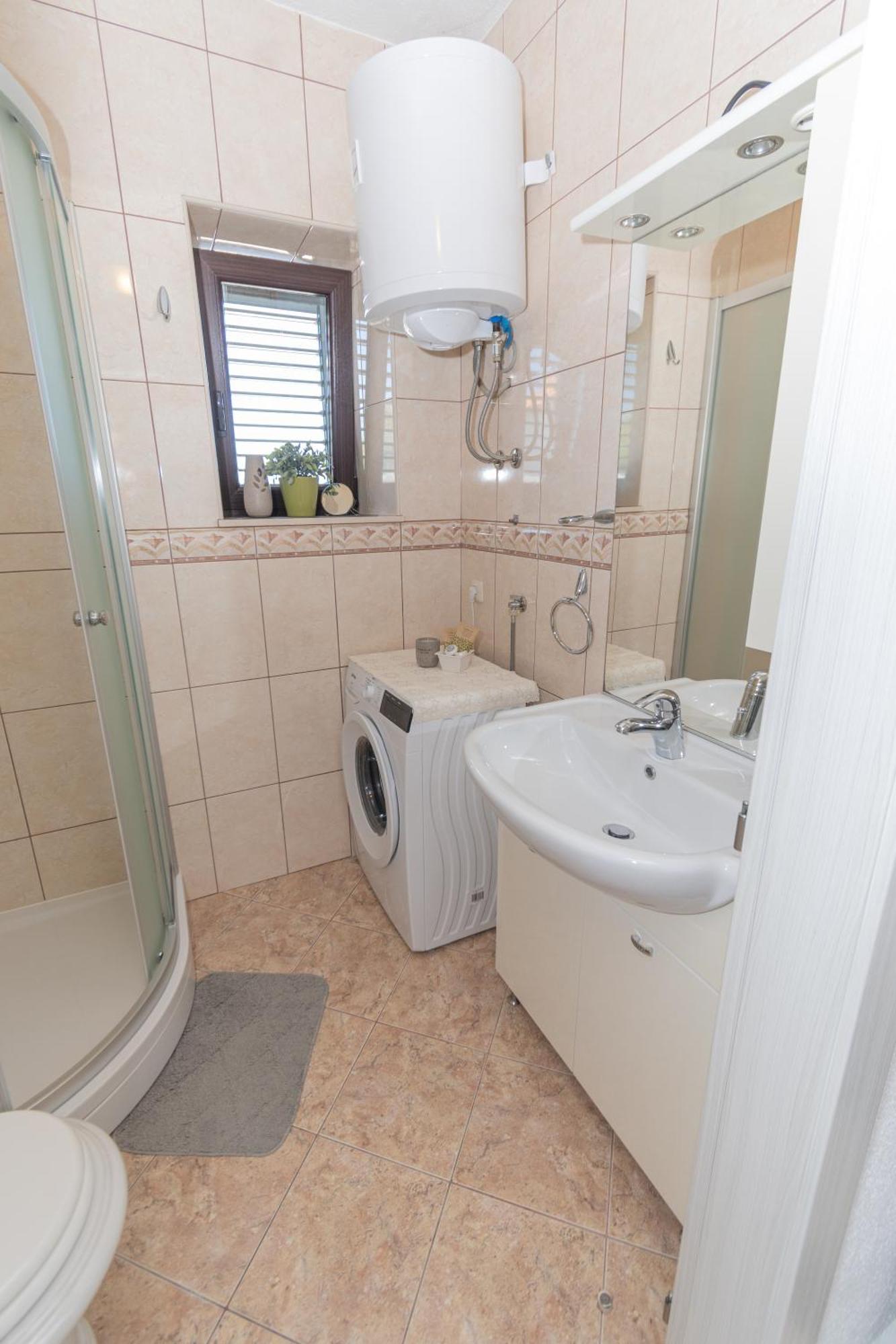 Spacious For 10 With A Big Private Pool