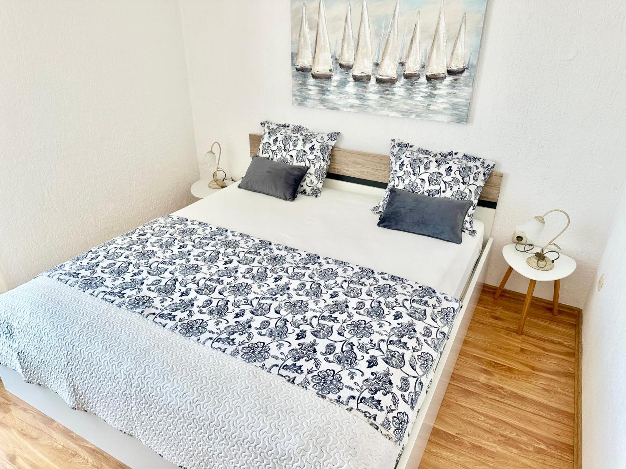 Spacious For 10 With A Big Private Pool Vilă