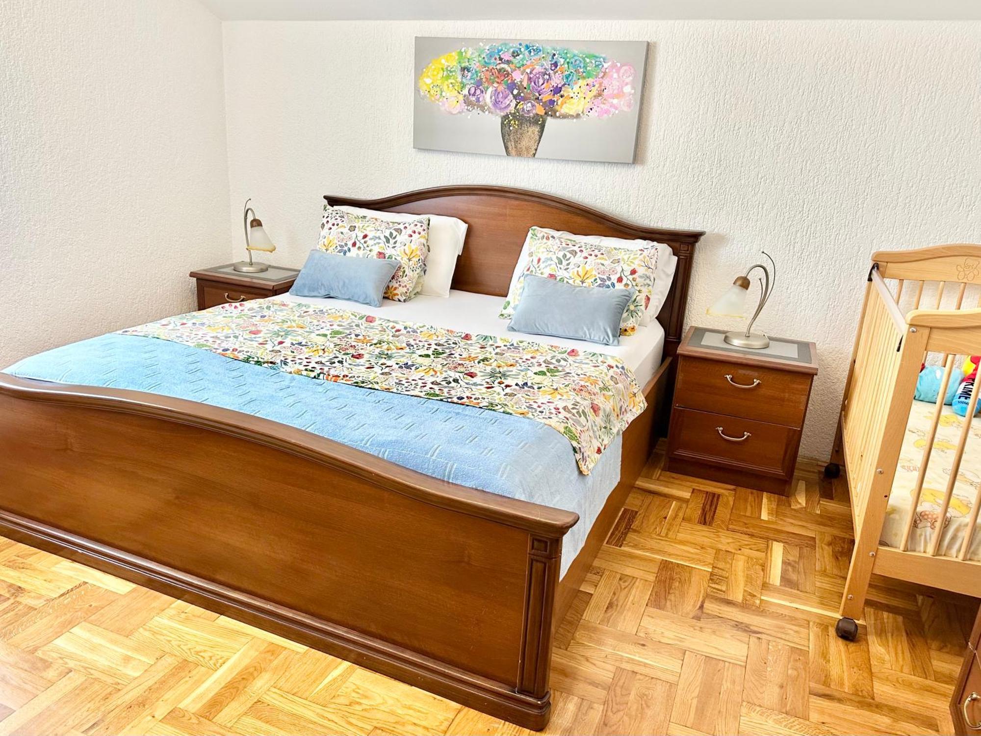 Vilă Spacious For 10 With A Big Private Pool *