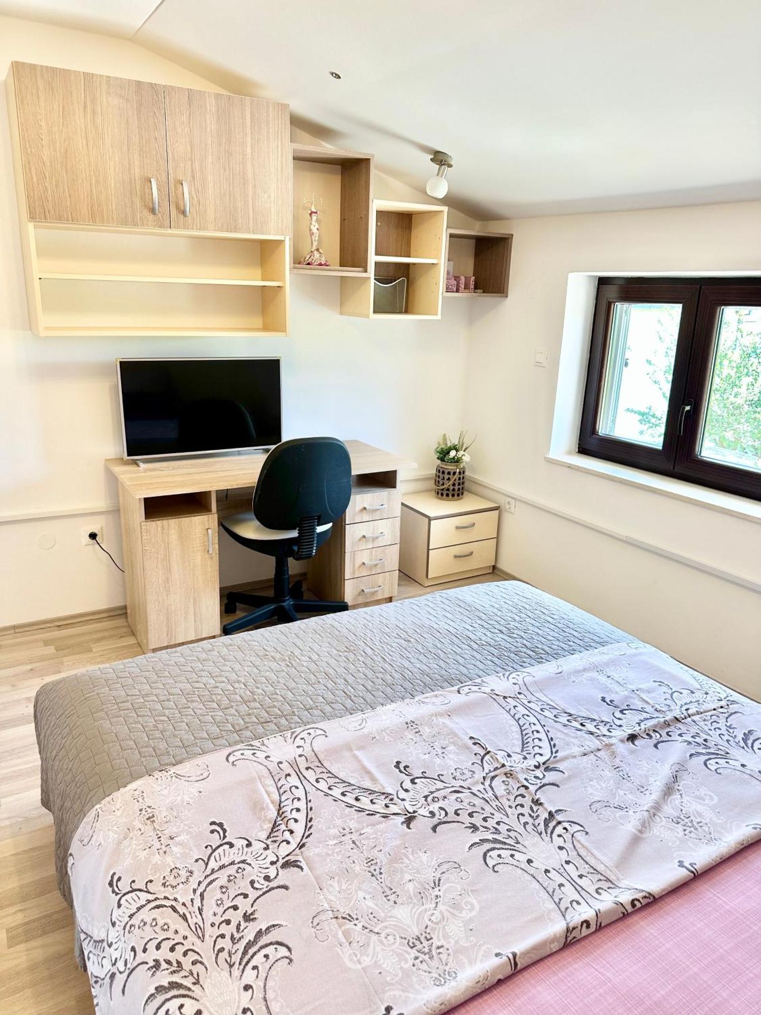 Spacious For 10 With A Big Private Pool * Trilj