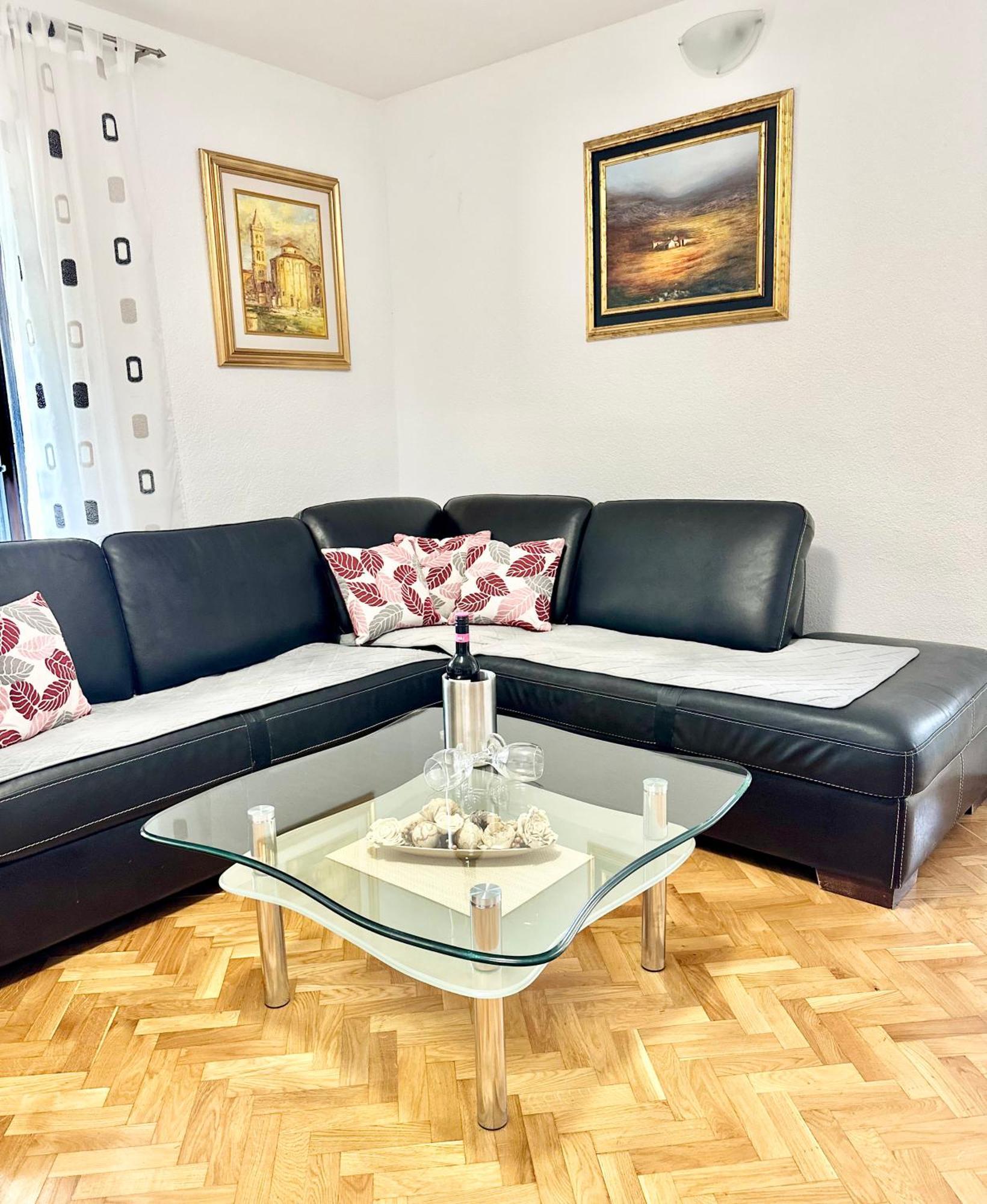 Vilă Spacious For 10 With A Big Private Pool *