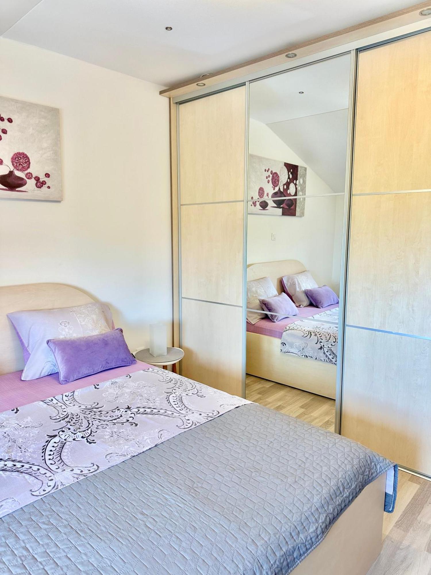 Spacious For 10 With A Big Private Pool Trilj