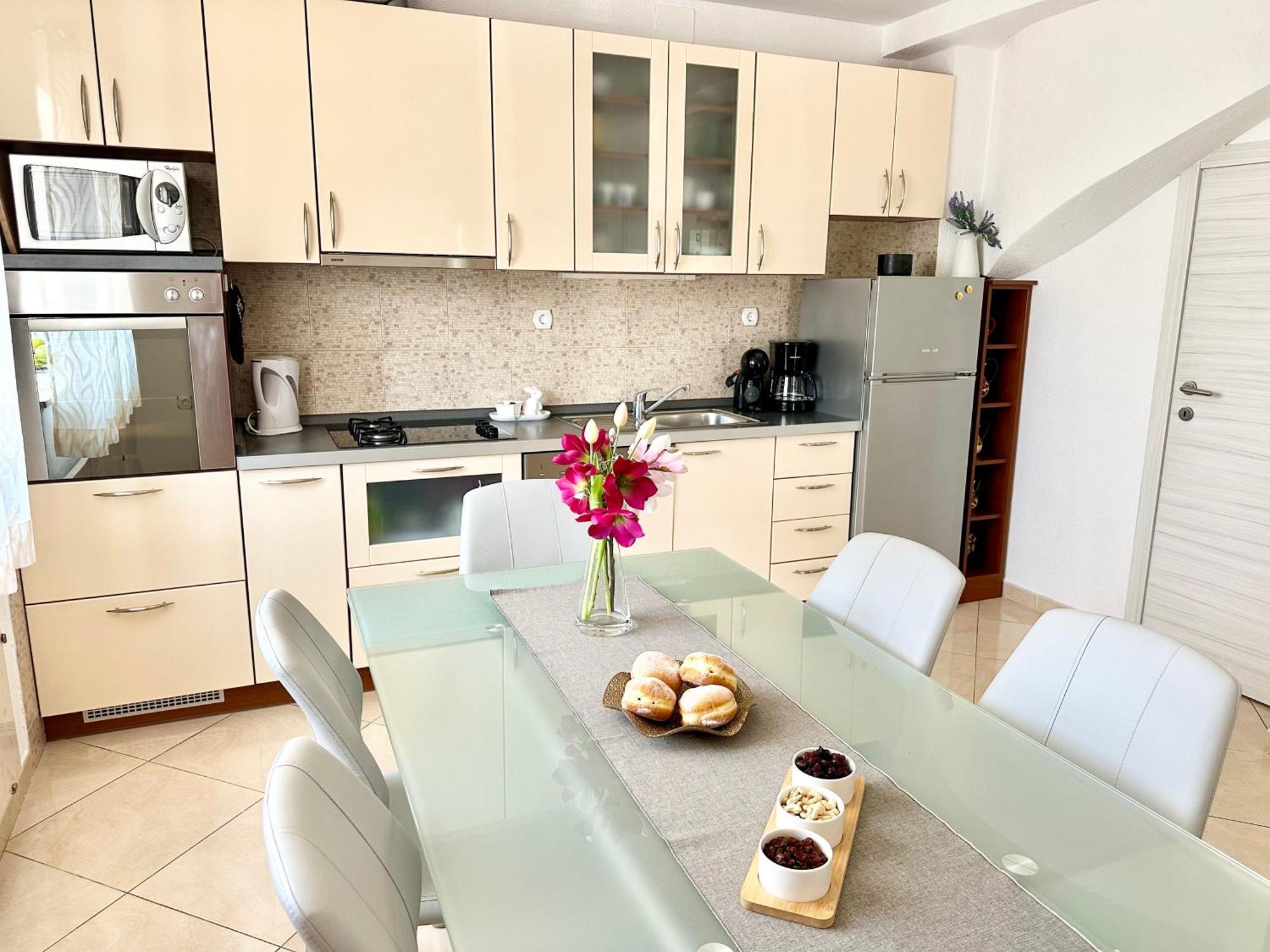 Spacious For 10 With A Big Private Pool * Trilj