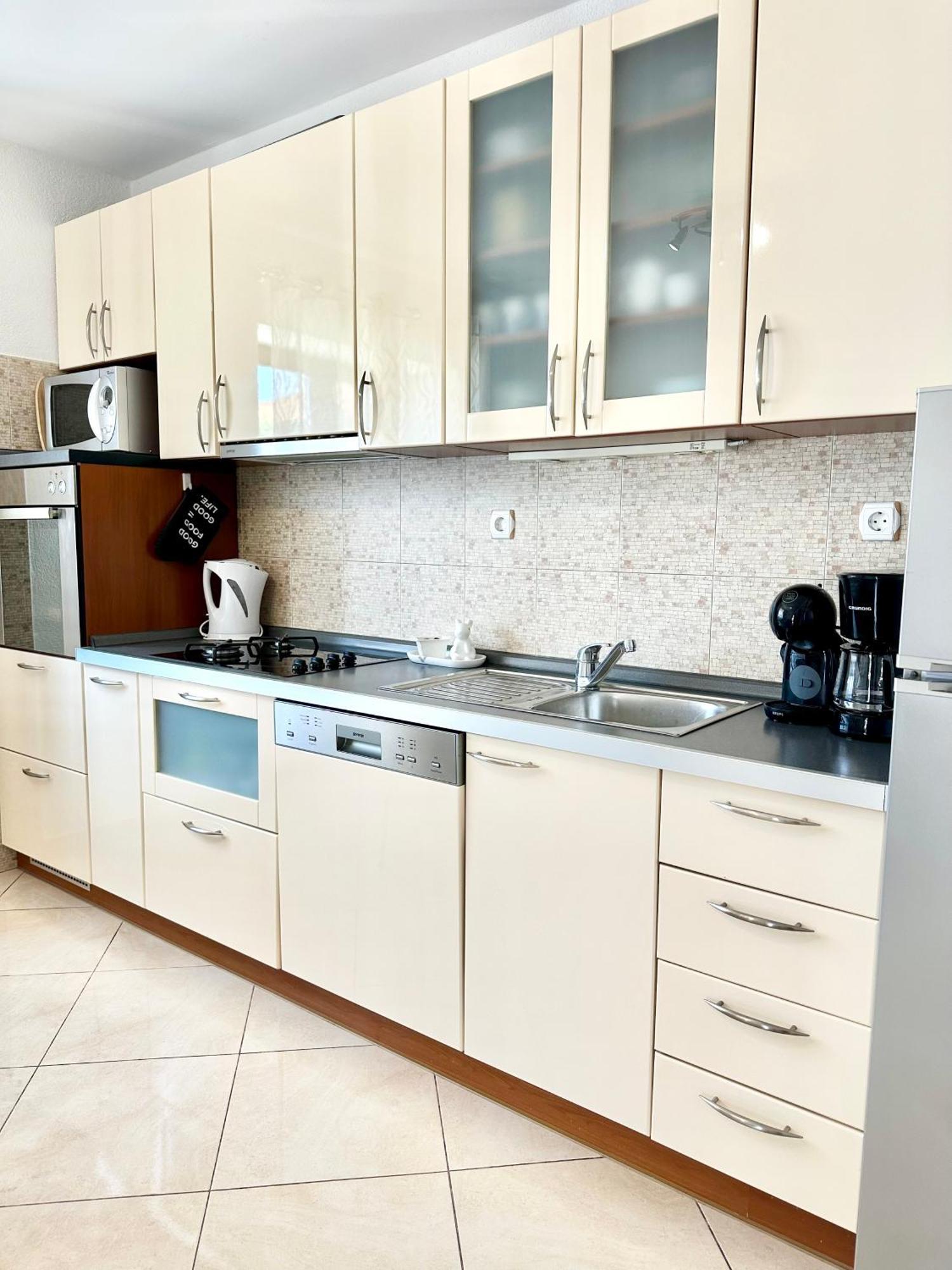 Spacious For 10 With A Big Private Pool Trilj