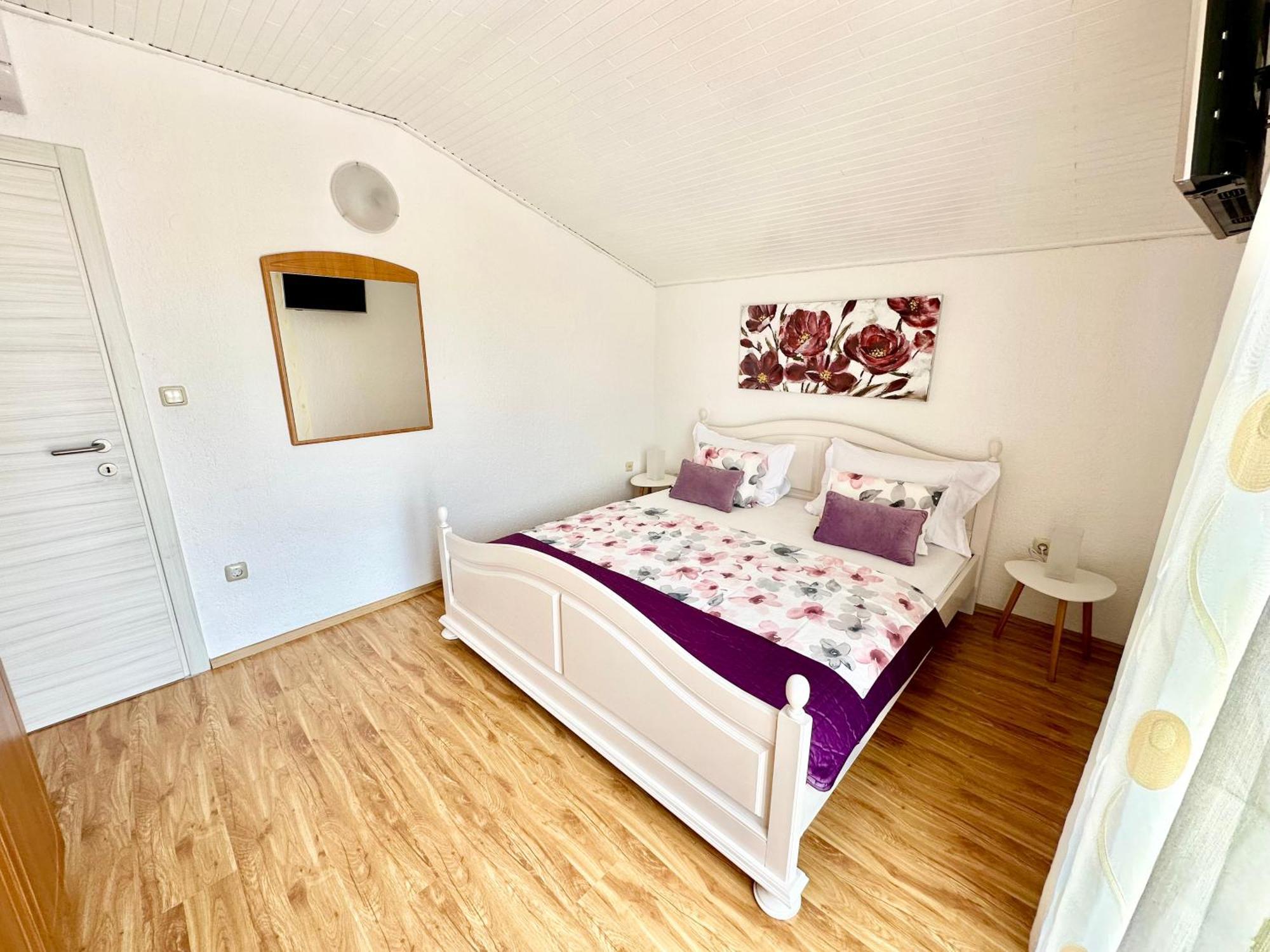 Spacious For 10 With A Big Private Pool Vilă Trilj